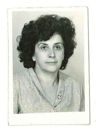 Myrvete Hoxha (Mirveta Hodža) sredinom osamdesetih godina 20. veka